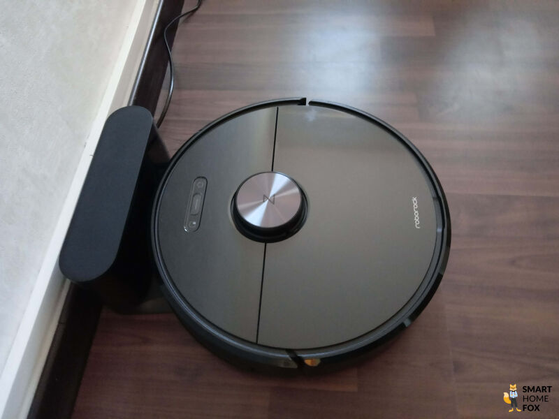 Staubsauger Roboter an Ladestation